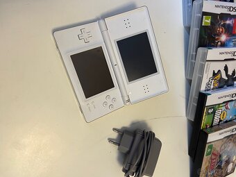 Nintendo DSlite nabíjačka + hry - 2