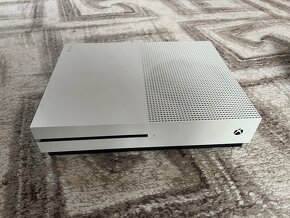 Xbox one s 1tb+ dva ovládače + hry - 2