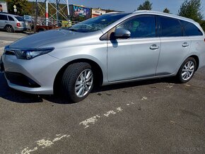 Toyota auris combi - 2