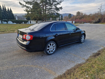 Volkswagen Jetta 2.0 TDi 103kW M6 - 2