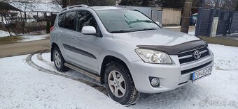 Toyota RAV4 2.2l D-4D 150 Lux Top stav Kúpené v SR - 2