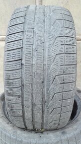 Predám 2-Zimné pneumatiky Pirelli Sotto 275/40 R19 - 2