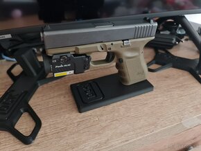 Stojan na zbran glock 19/17 - 2