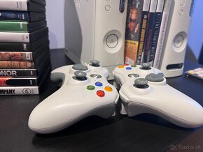 Xbox 360 2x ovládač prehráva napálené hry 30x hra - 2