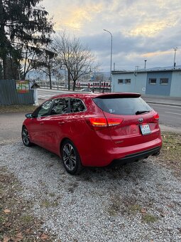 Kia Ceed Sw 1.6 CRDI 100kw GT-line,Park. Kamera,Keyless - 2