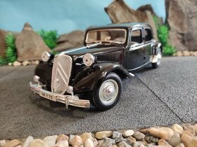 prodám model 1:18 citroen 15cv 6cyl 1952 - 2