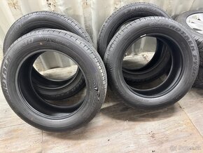 225/60/18 Dunlop - 2