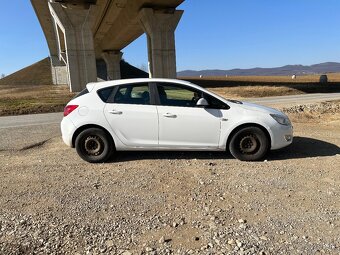 Opel Astra J 1.6 85kw - 2