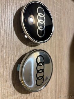 Stredové krytky (pukličky) Audi - priemer 68 mm čierne/sivé - 2