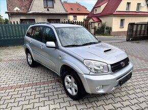 Toyota RAV4 2.0 D4-D 85kW 2005 179094km BEZ KOROZE  - 2