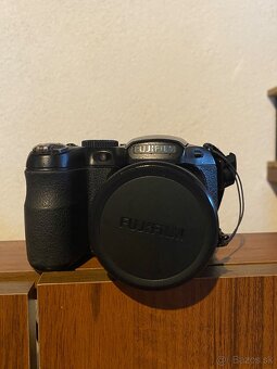 Fujifilm FinePix S1800 - 2