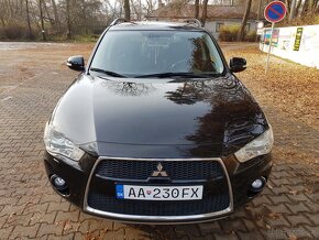 Mitsubishi Outlander - 2