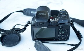 FujiFilm FinePix S1000 - 10 mpx - 2