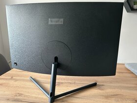 32" Samsung U32R590 - 2