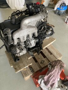 Motor 2.5 tdi bnz 96 kw volkswagen t5 - 2