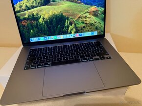 MacBook Air 15 8/256GB grey 100% stav - 2