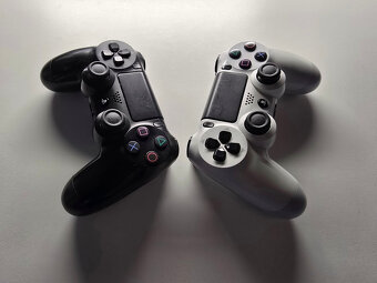 Predám 2x DualShock4 ovladač na PS4 - 2