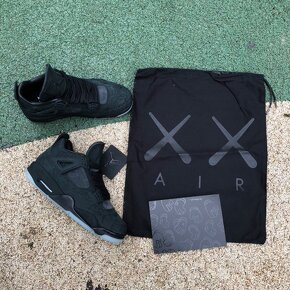 Air Jordan 4 Retro Kaws Black - 2