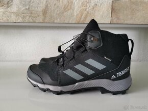 ADIDAS TERREX Mid JR GTX CORE Pôvodná cena:78,90EUR  Tenisky - 2