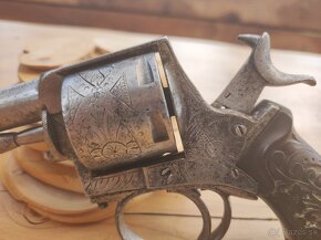 Historický revolver - 2