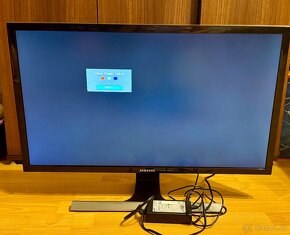 Samsung Monitor 4K - 2