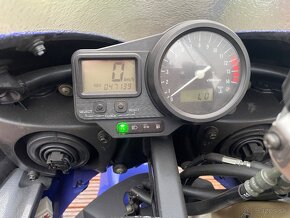 Yamaha R1 - 2