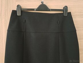 Čierna sukňa pod kolená so širokým pásom - 2