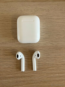 Apple AirPods (1. generace) - 2