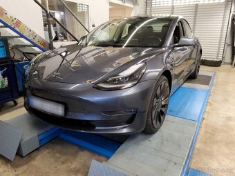 Tesla model 3 Performance, tep.čerpadlo, autopilot 96tis km - 2