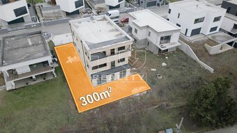 NOVOSTAVBA - 4 izbový byt s predzáhradkou /300m2/ v... - 2