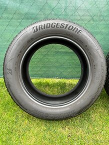 Predám zimné pneu zn: BRIDGESTONE BLIZZAK LM005, r.v:20/2022 - 2