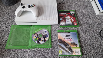 Xbox One S 500GB + joypad a hry - 2