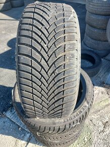 235/40 r19 - 2