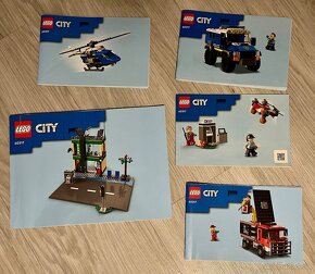 LEGO City 60317 Policajná naháňačka v banke - 2