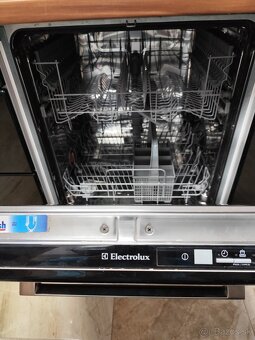 Umývačka riadu Electrolux - 2