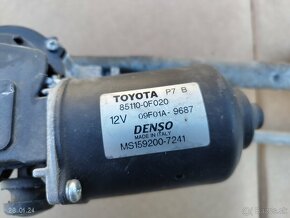 motorcek stieračov predný 85110-0F020 toyota corolla verso 4 - 2