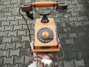 Starý telefon TESLA typ CS20, rok 1980 - 2