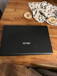 Predám starší notebook Asus X55C - 2