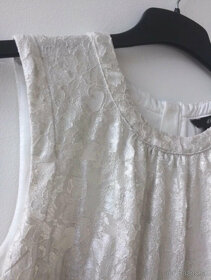 H&M nádherne čipkové krémovo- strieborné šaty, veľkosť 40 - 2