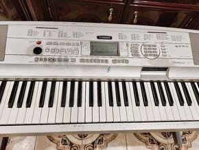 Yamaha DGX-500 Portable Grand - 2