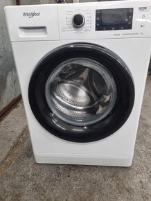 Voľne stojaca spredu plnená slim práčka Whirlpool: 7,0 kg - 2