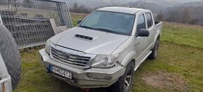 Predám toyota hilux  2.5tdi r2012 - 2