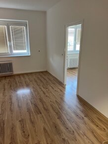 Predaj, 3izb byt s balkónom a pozemkom, 116 m2, Levice - 2