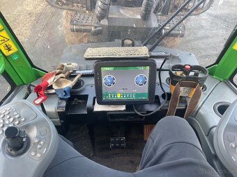 John Deere 1210e s navijákem - 2