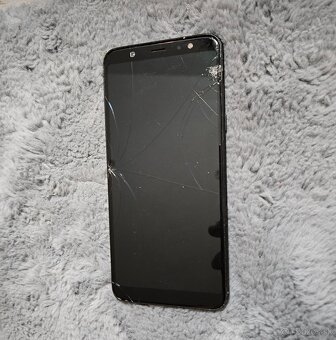 samsung galaxy a6 plus..ma poškodený displej.. - 2