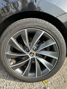 Škoda Superb R18 Pegasus+letné Pirelli 90% - 2