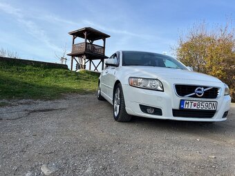 Predám vymením Volvo v50 d2 diesel 1.6 84kw - 2