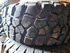 Predám offroad pneu na diskoch 305/70r16 - 2