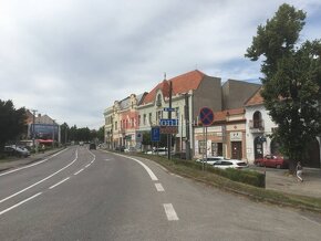 NA PREDAJ: veľký polyfunkčný dom v historickom centre mesta  - 2