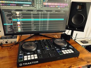 Native Instruments - Traktor S2 MK3 - 2